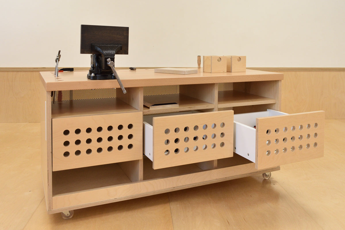 #dílnička
#montessori dílnička
#dílna dětská
#překližka
#dílenský stůl
#robustní
#mobilní