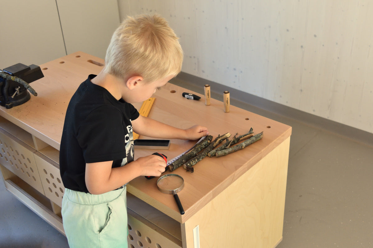 #dílnička
#montessori dílnička
#dílna dětská
#překližka
#dílenský stůl
#robustní
#mobilní