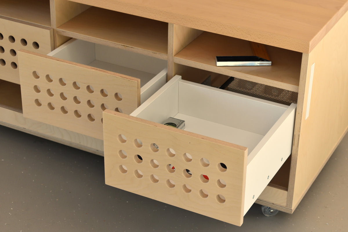 #dílnička
#montessori dílnička
#dílna dětská
#překližka
#dílenský stůl
#robustní
#mobilní