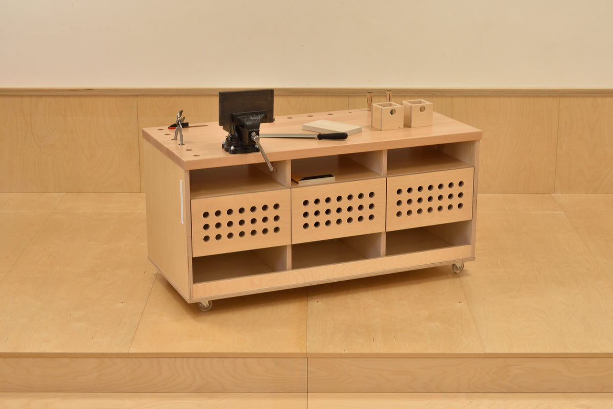 #dílnička 

#montessori dílnička 
#dílna dětská
#překližka
#dílenský stůl
#robustní
#mobilní
